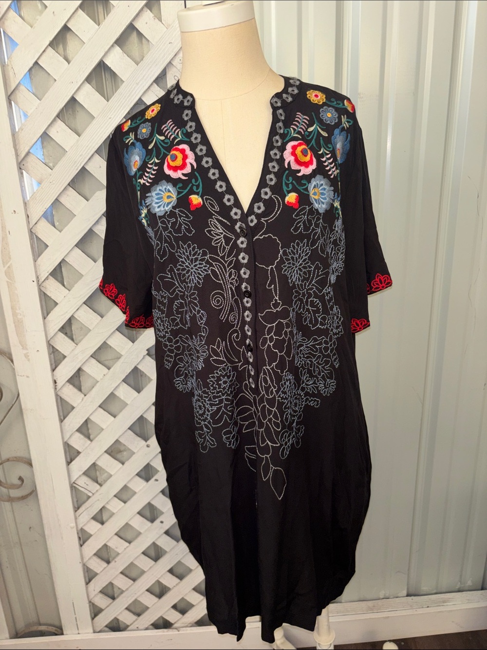 St lareina Black Embroidered Floral Tunic Dress